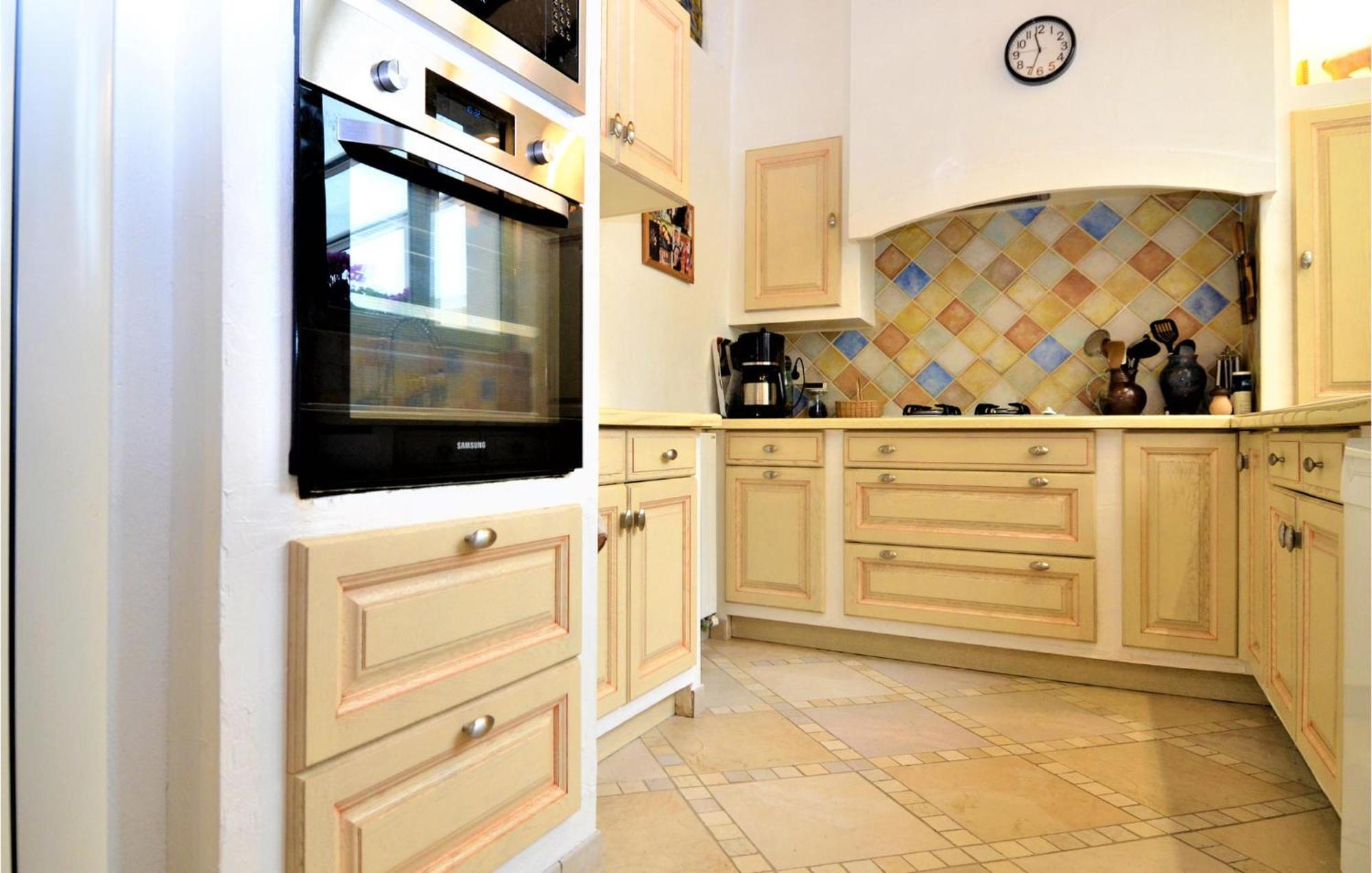 4 Bedroom Lovely Home In Marguerittes Exterior photo
